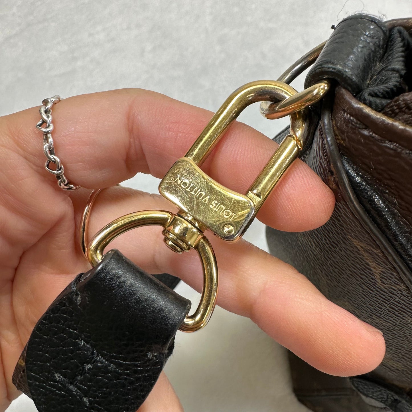 Handbag Designer By Louis Vuitton  Size: Large