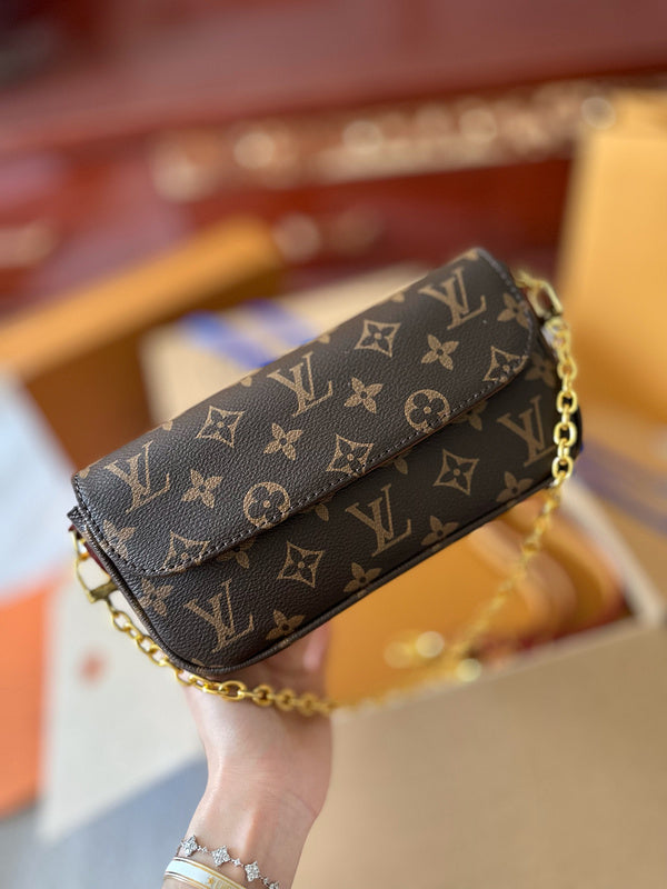 Alice bags - Louis Vuittons  - 14851