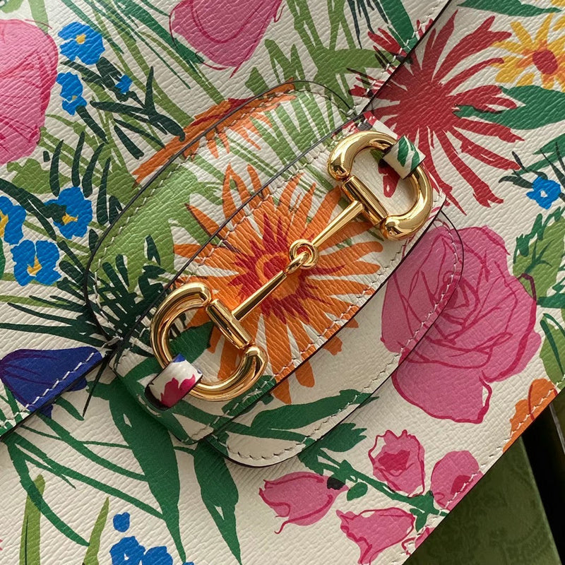 Gucci   Luxury Bags  1090