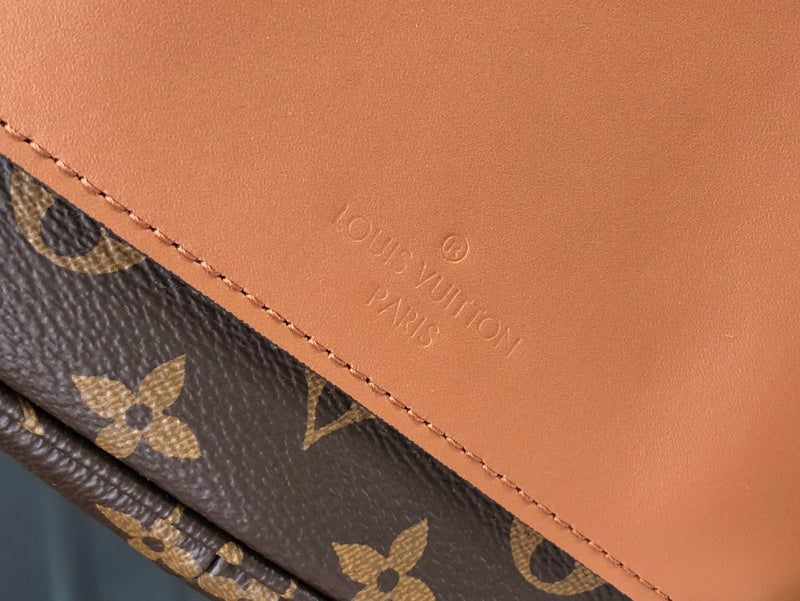 Alice Bags- Louis Vuittons  - 16720