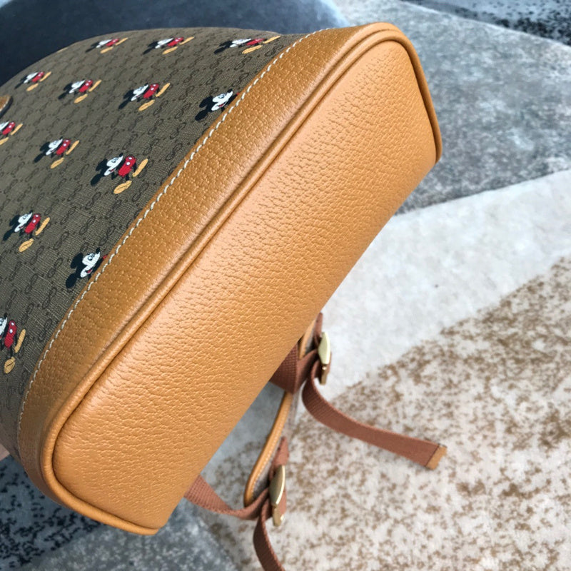 Gucci   Luxury Bags  990