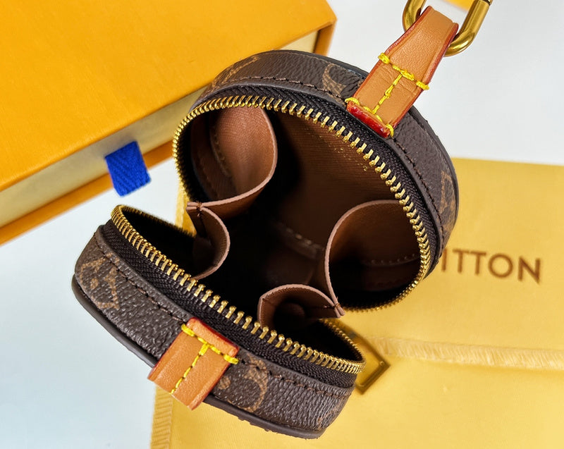 Alice Bags- Louis Vuittons  - 16573