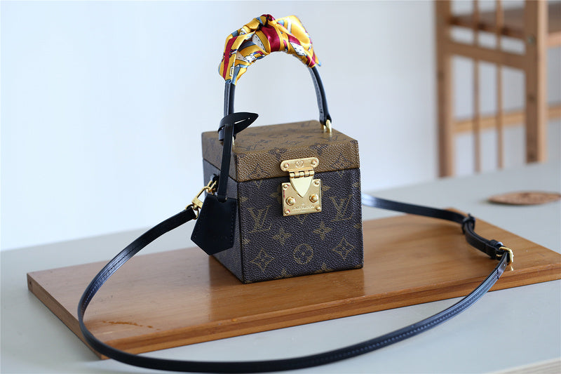 Alice bags - Louis Vuittons  - 9401