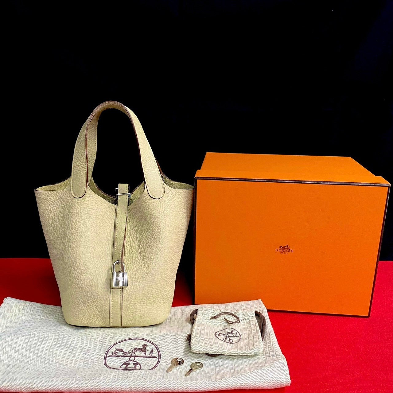 HERMES Handbag Taurillon Clemence beige Picotan Lock PM
