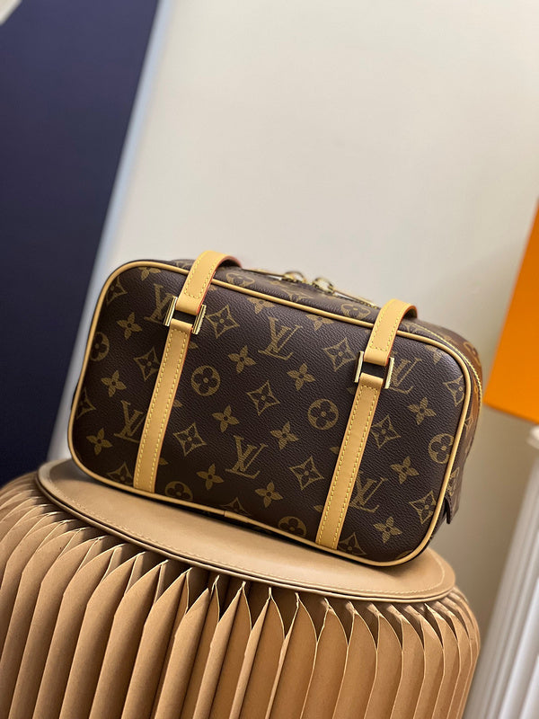 Alice Bags- Louis Vuittons  - 16143