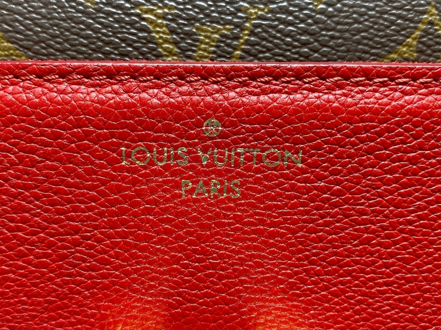 HandBag Luxury Designer By Louis Vuitton, Size: Medium