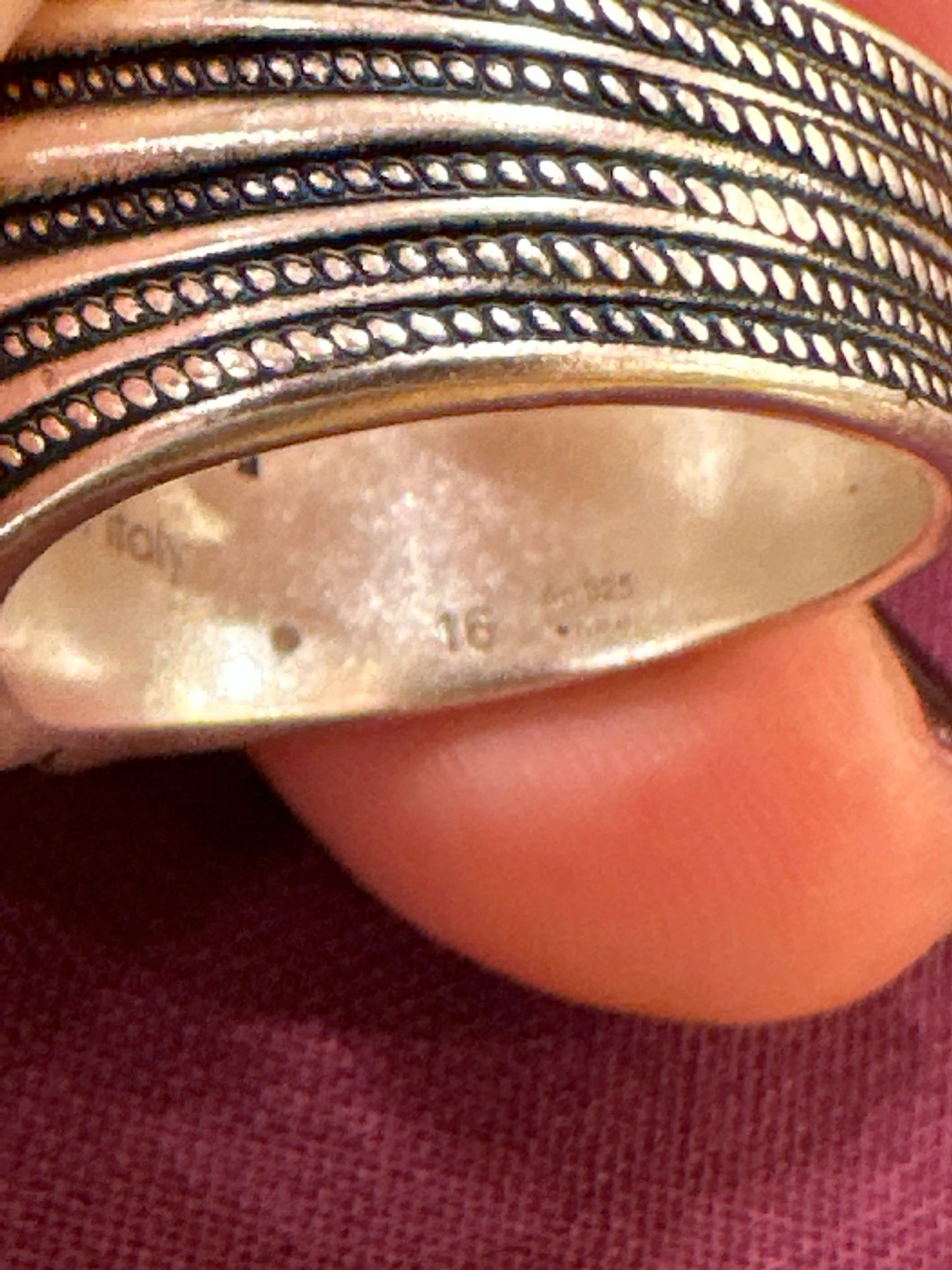 Gucci Interlocking G Engraved Ring