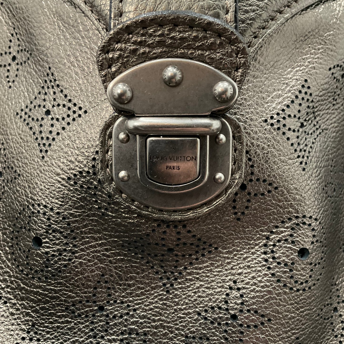 Handbag Luxury Designer By Louis Vuitton  Size: Medium