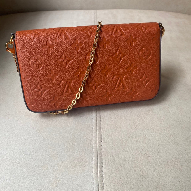 Alice Bags- Louis Vuittons  - 16376