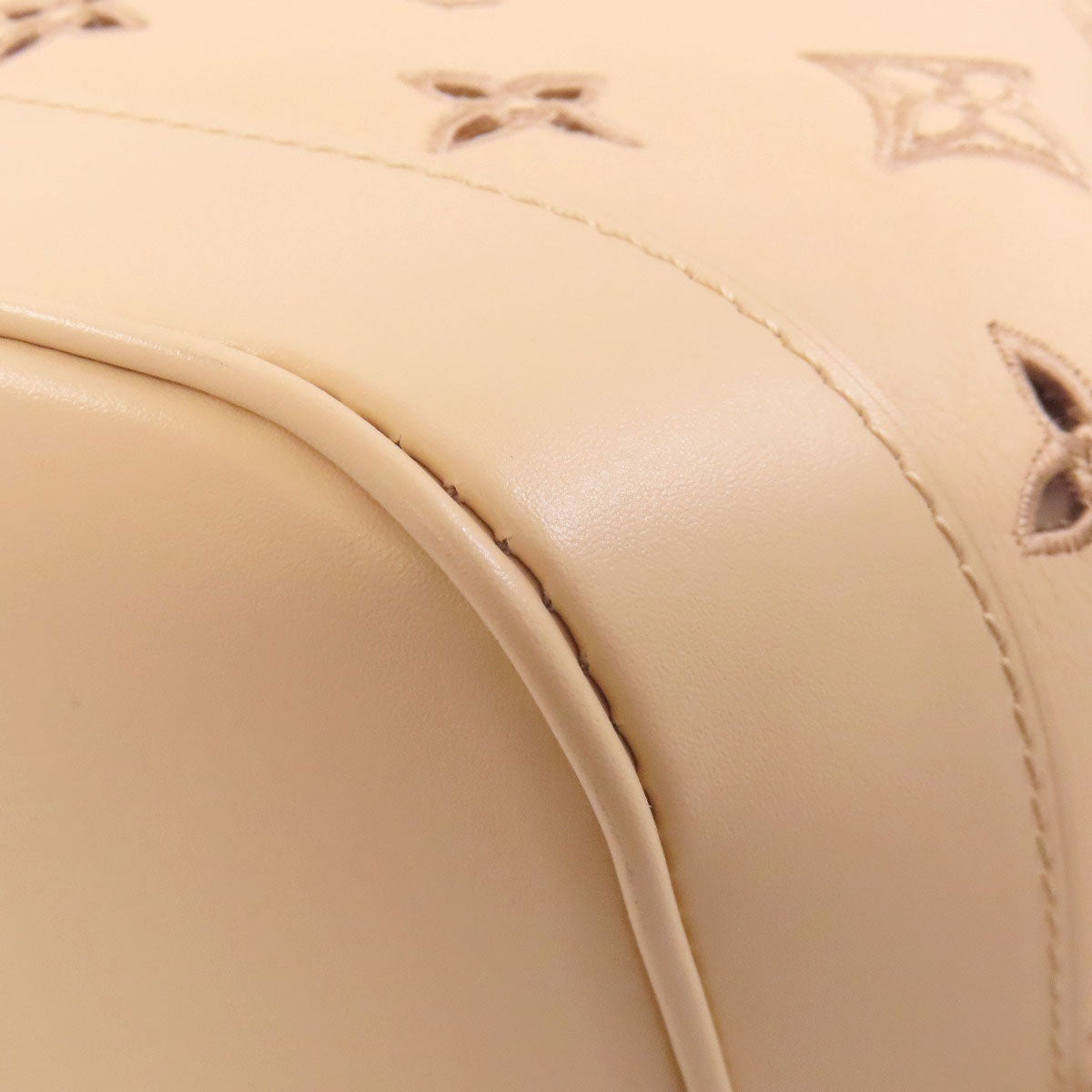 LOUIS VUITTON Handbag M22861 Calfskin beige Petit Noe Broderie Anglaise