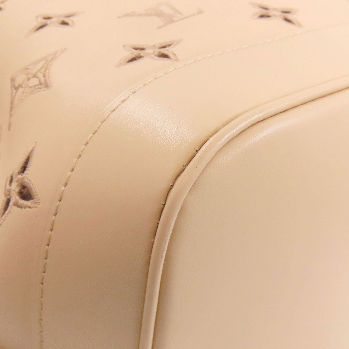 LOUIS VUITTON Handbag M22861 Calfskin beige Petit Noe Broderie Anglaise