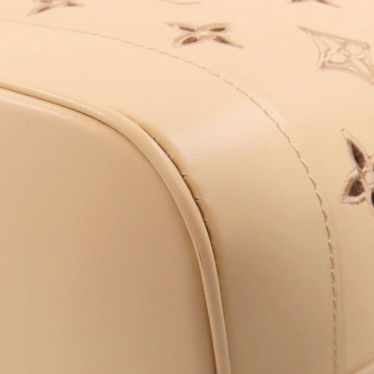 LOUIS VUITTON Handbag M22861 Calfskin beige Petit Noe Broderie Anglaise