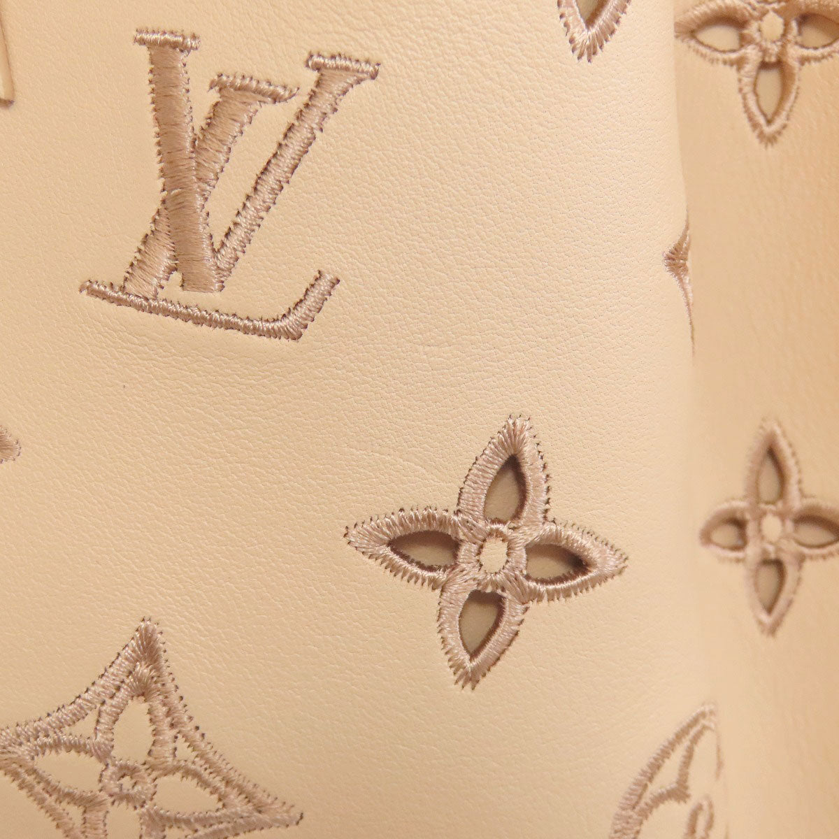 LOUIS VUITTON Handbag M22861 Calfskin beige Petit Noe Broderie Anglaise