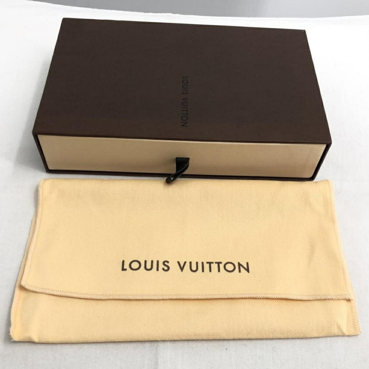 Louis Vuitton Black Leather Sarah wallet accessories