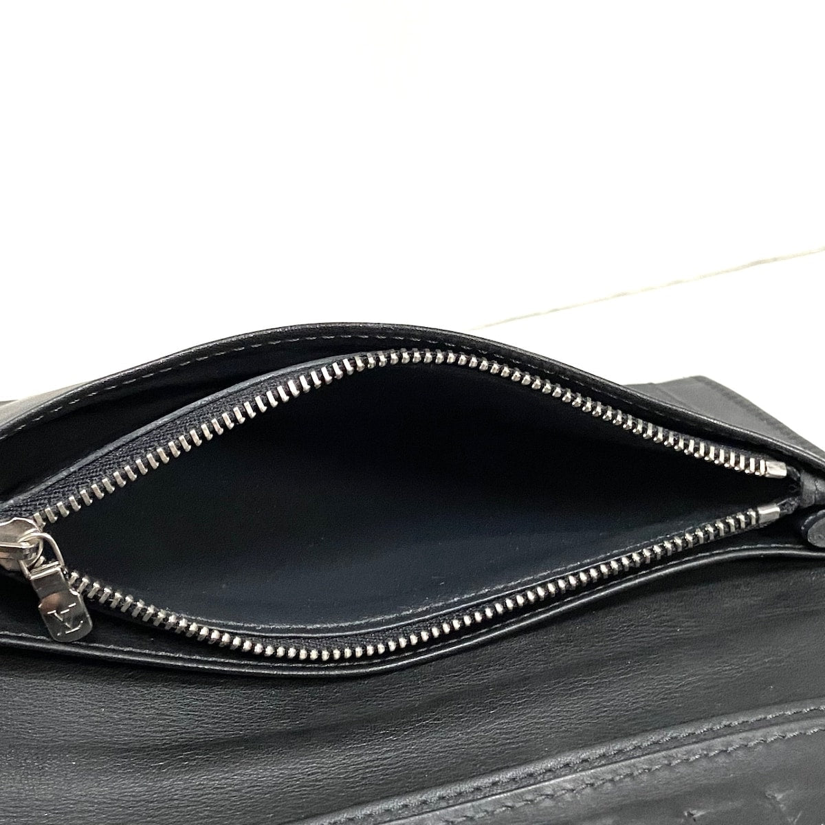 Louis Vuitton Gray Canvas Brazza wallet accessories