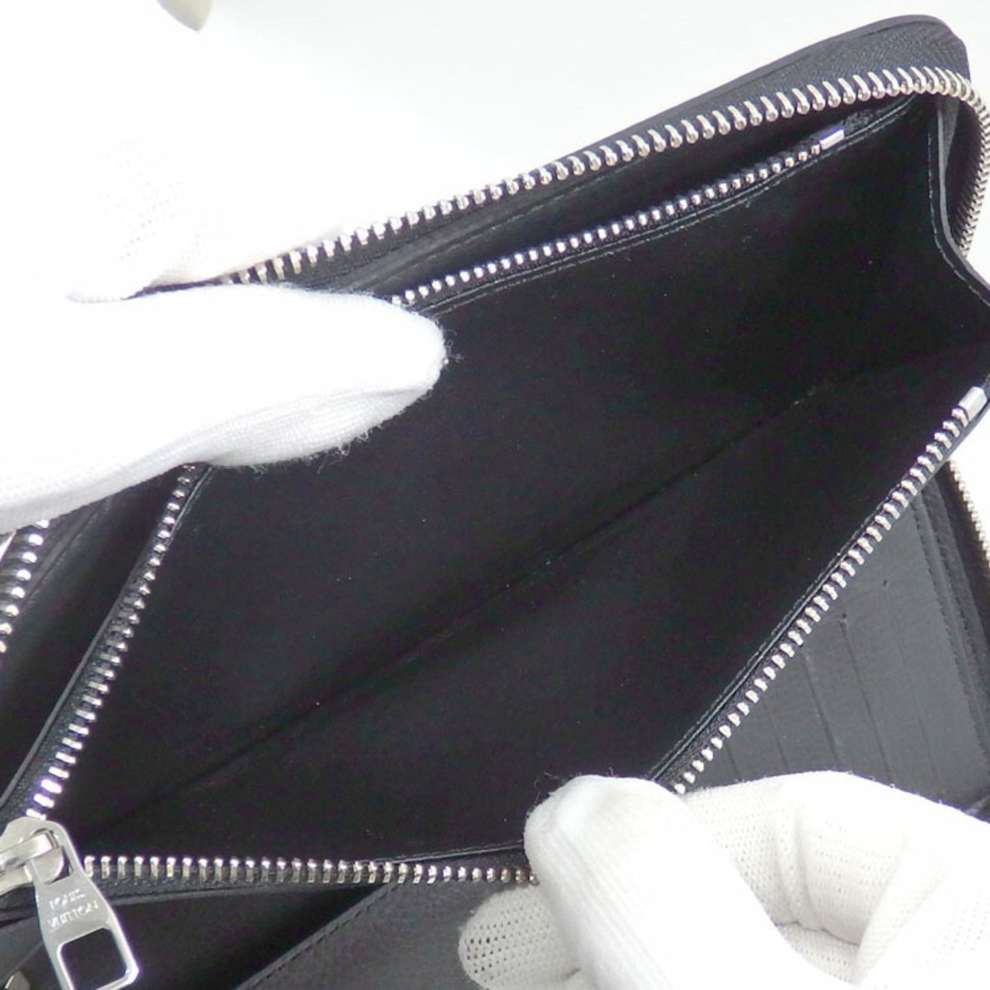 Louis Vuitton Black Leather Zippy wallet wallet accessories