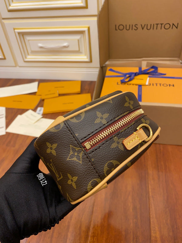 Alice Bags- Louis Vuittons  - 16517