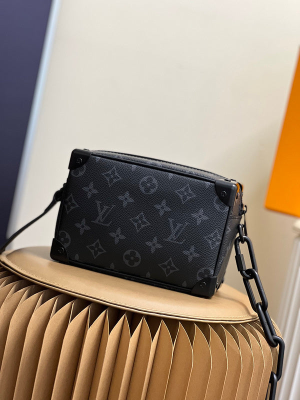 Alice Bags- Louis Vuittons  - 16139