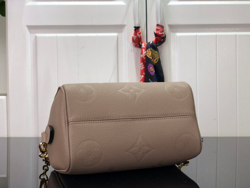 Alice Bags- Louis Vuittons  - 16407