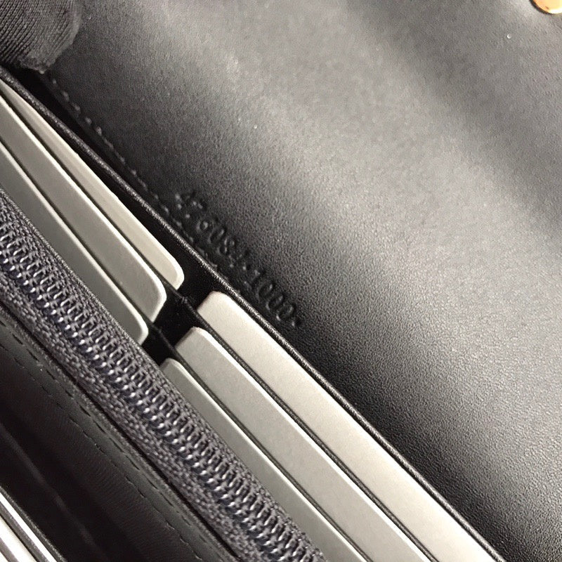 Gucci   Luxury Bags  885