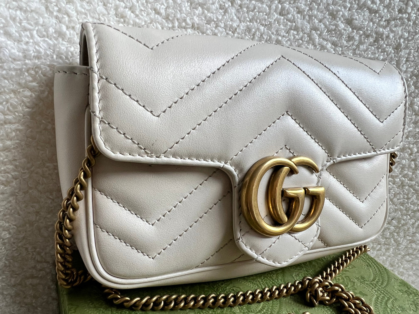Gucci GG White Marmont Super Mini Shoulder Bag (RRP £985)