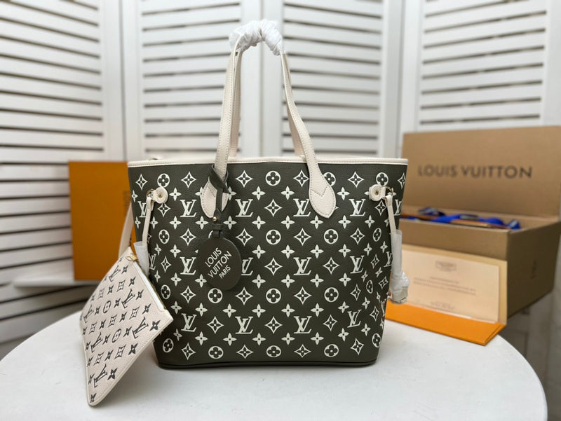 Alice Bags- Louis Vuittons  - 16574