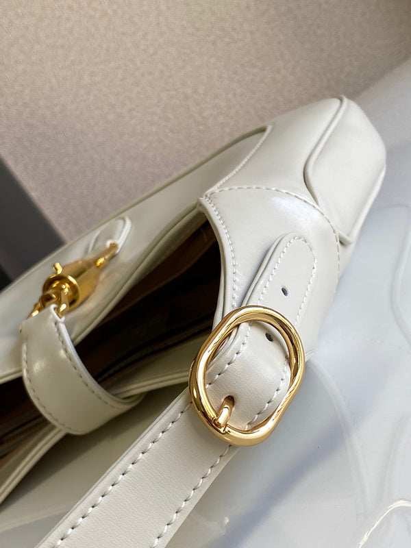 Gucci   Luxury Bags  1040