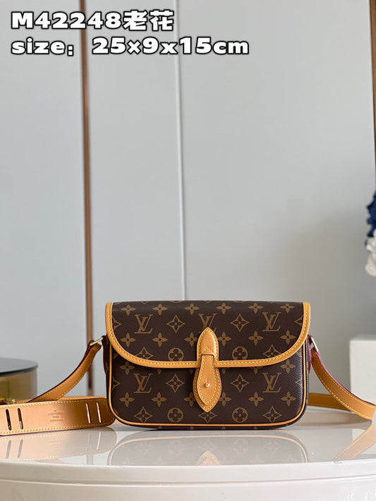 Alice Bags- Louis Vuittons  - 15909