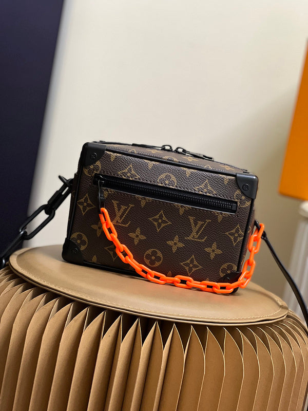 Alice Bags- Louis Vuittons  - 16138