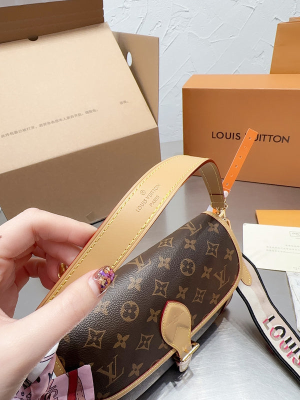 Alice Bags - Louis Vuittons  - 15119