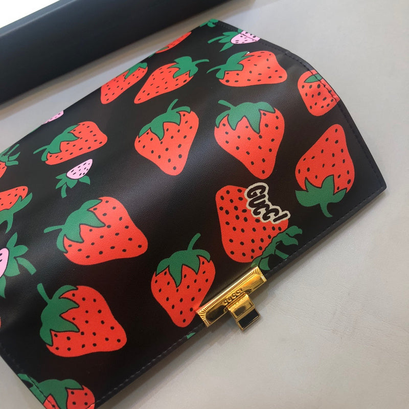 Gucci   Luxury Bags  1360