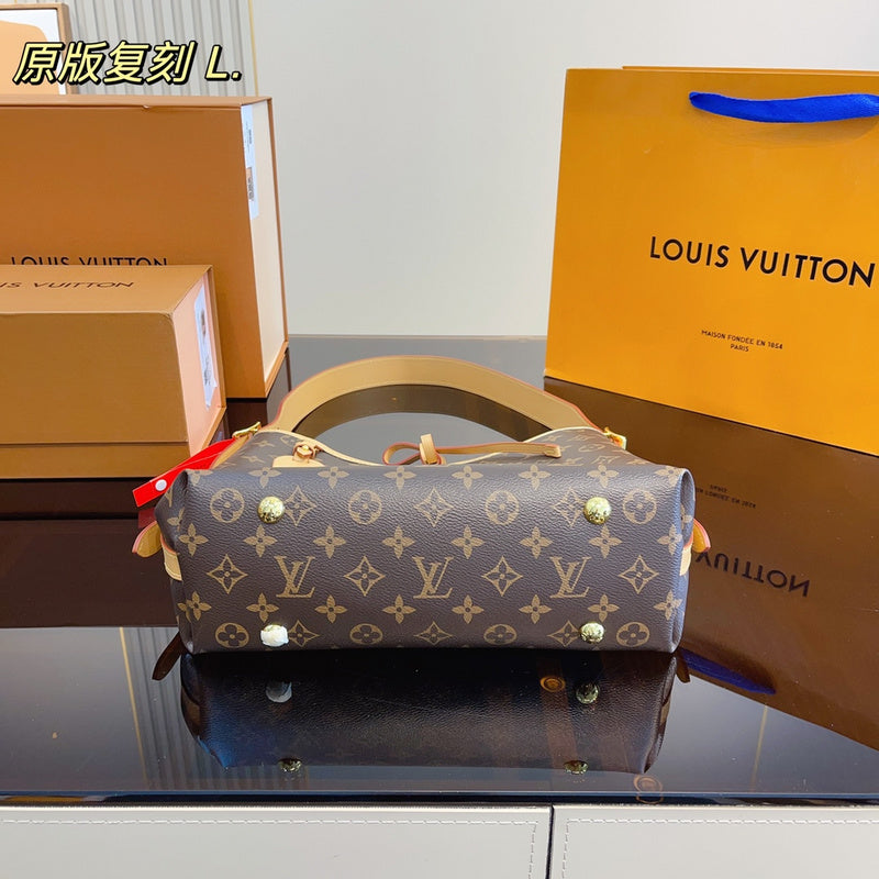 Alice Bags- Louis Vuittons  - 15905