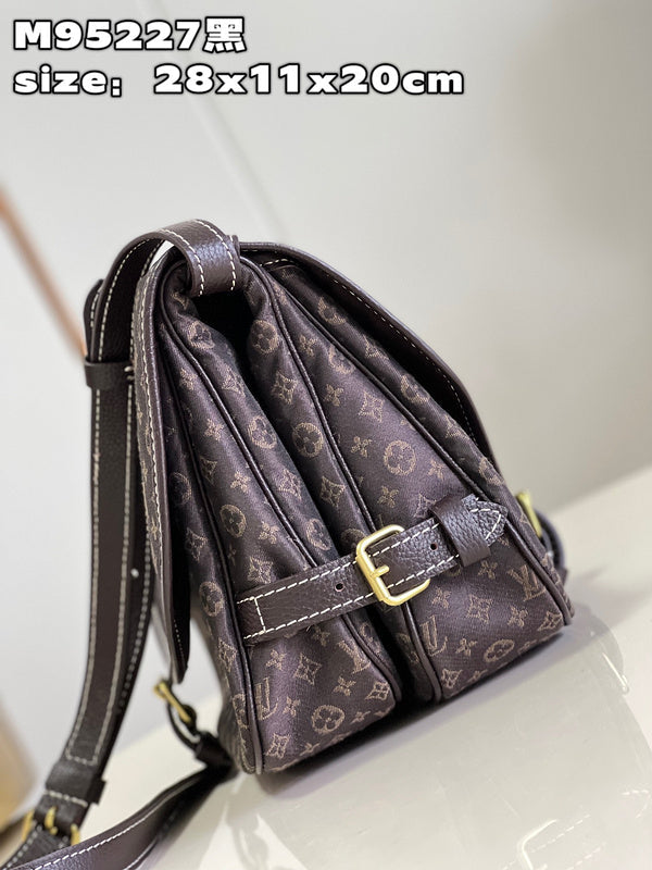 Alice Bags- Louis Vuittons  - 15908