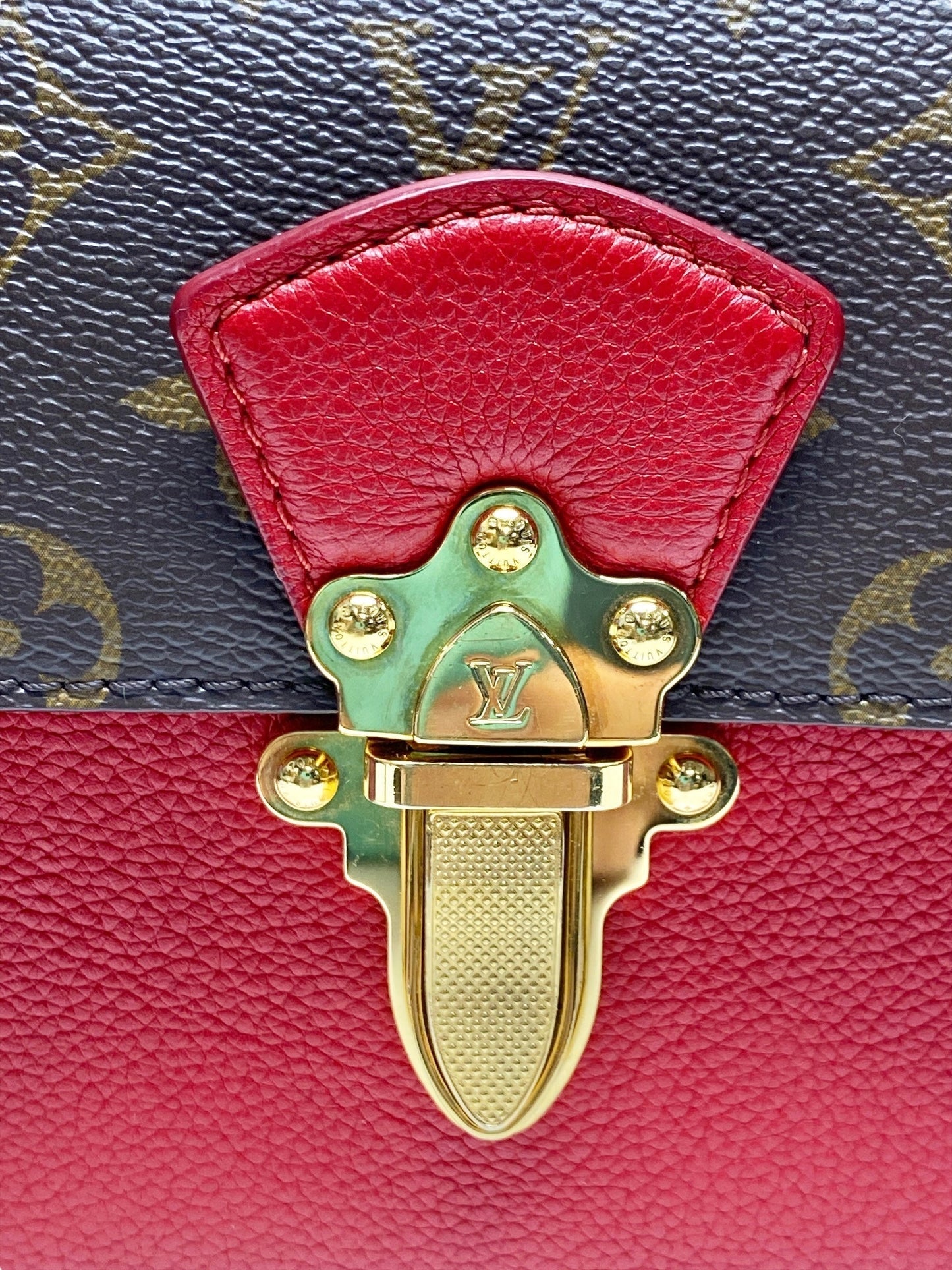 HandBag Luxury Designer By Louis Vuitton, Size: Medium