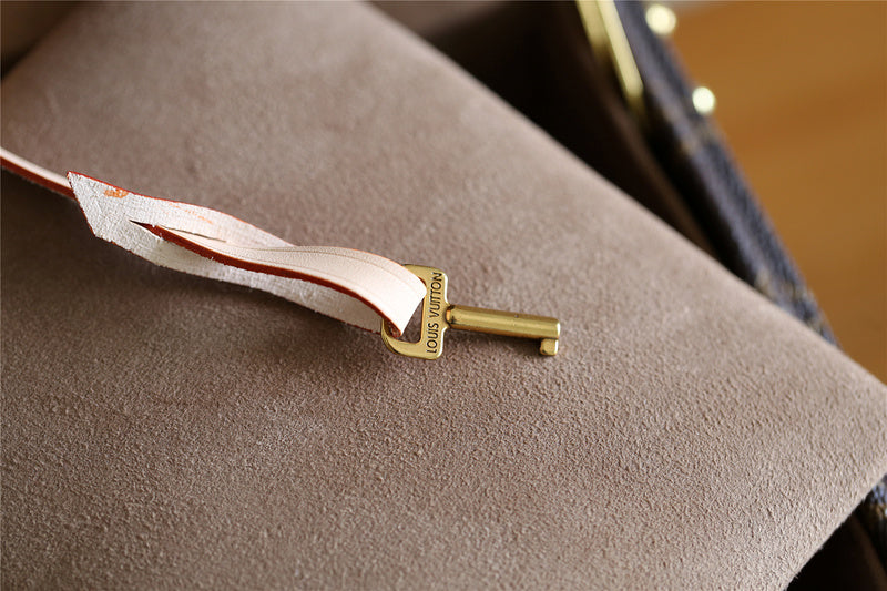 Alice bags - Louis Vuittons  - 9540