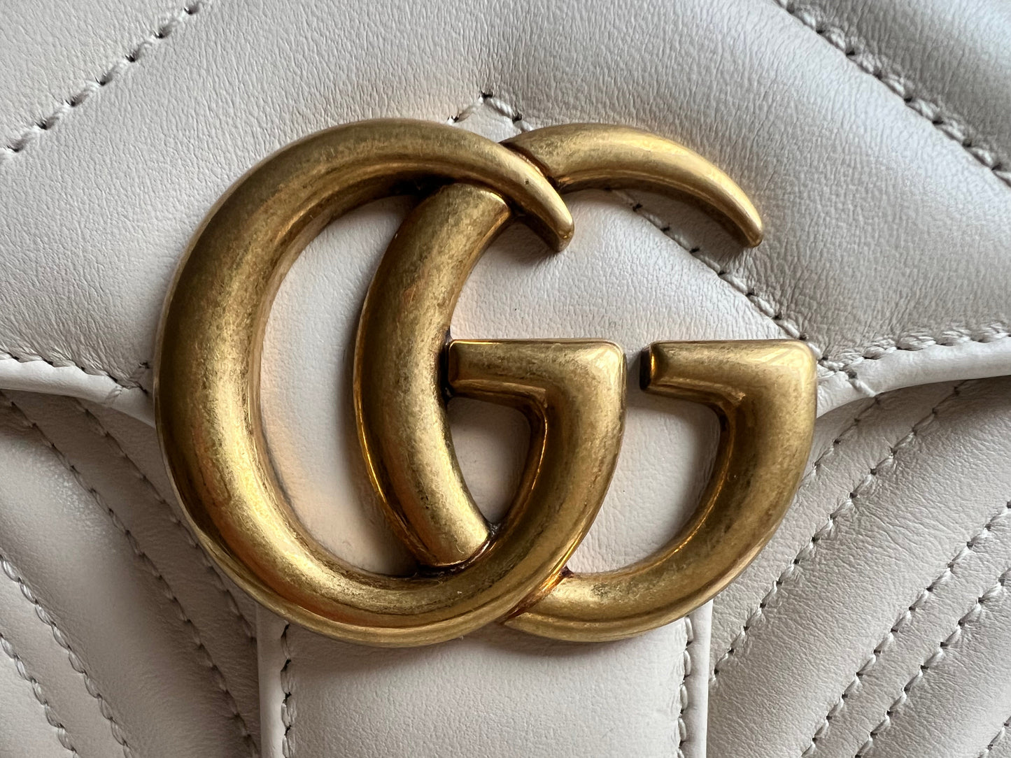 Gucci GG White Marmont Mini Shoulder Bag (RRP £1,890)