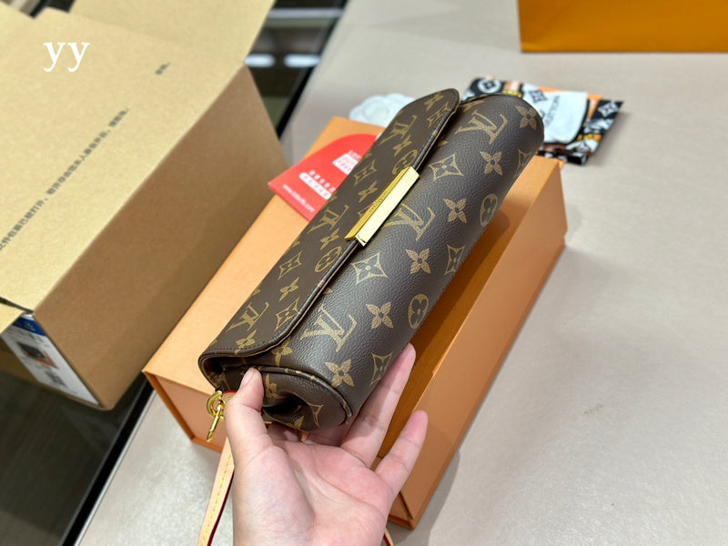 Alice Bags - Louis Vuittons  - 14990