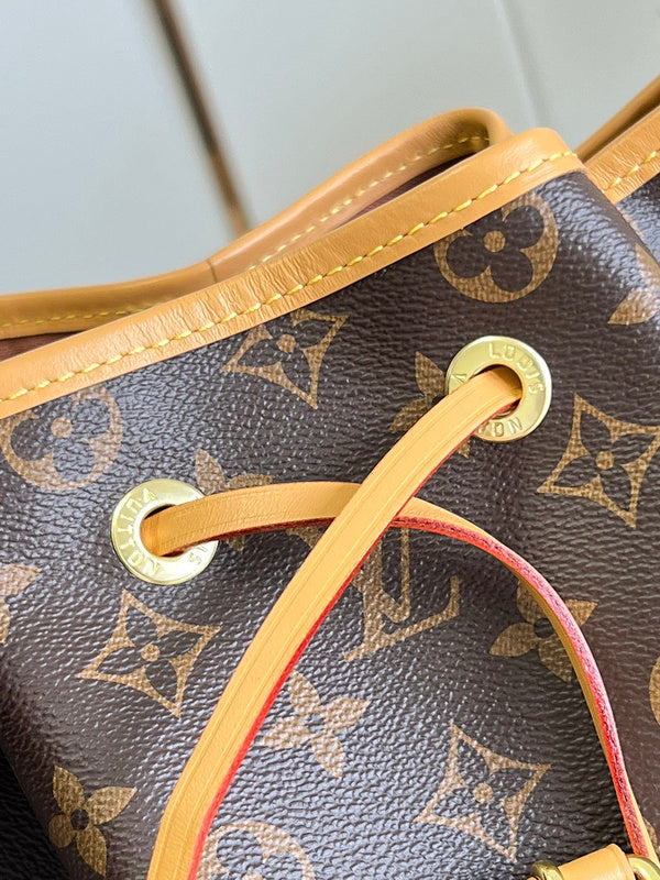 Alice Bags- Louis Vuittons  - 16628