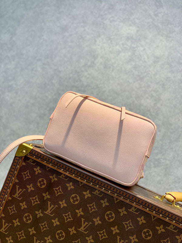 Alice Bags- Louis Vuittons  - 16566