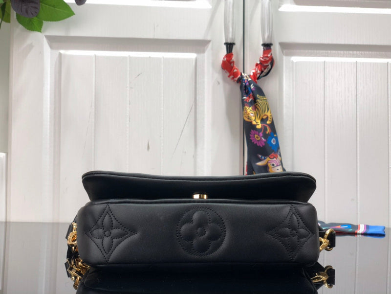 Alice Bags- Louis Vuittons  - 16735