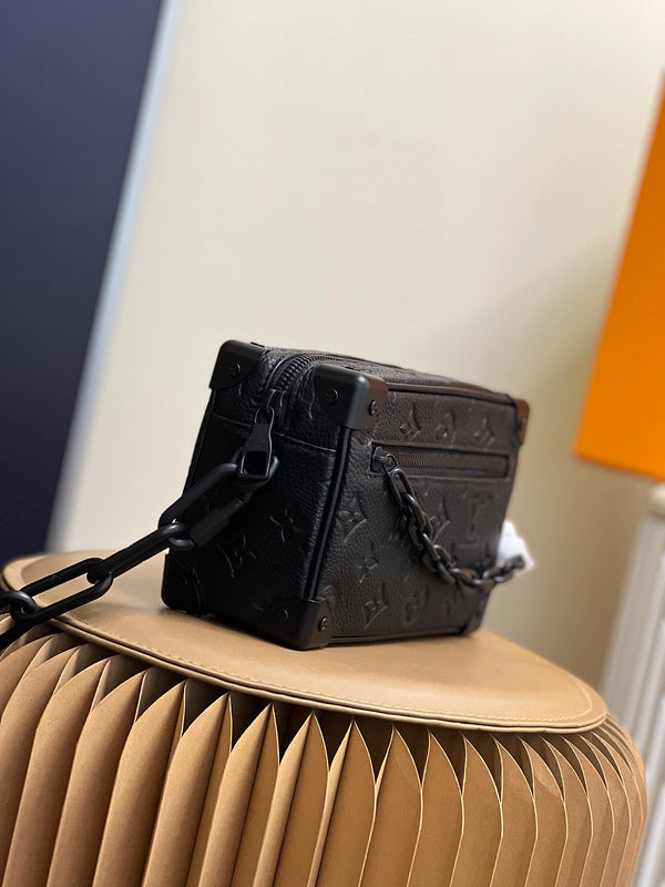 Alice Bags- Louis Vuittons  - 16136
