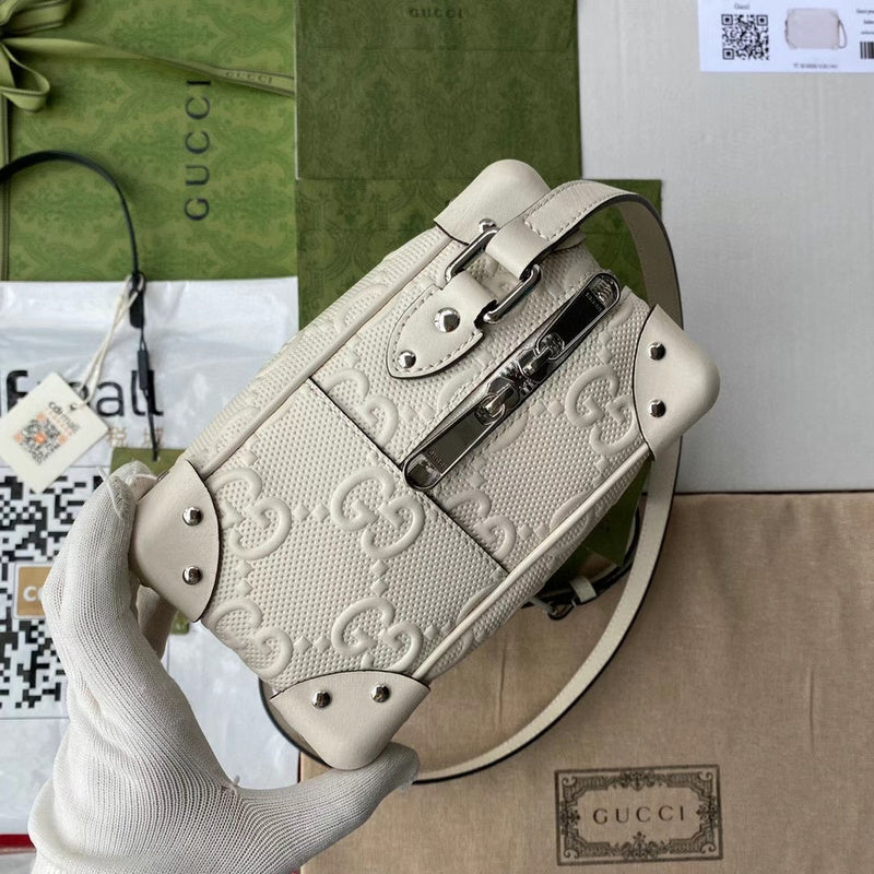 Gucci   Luxury Bags  1061