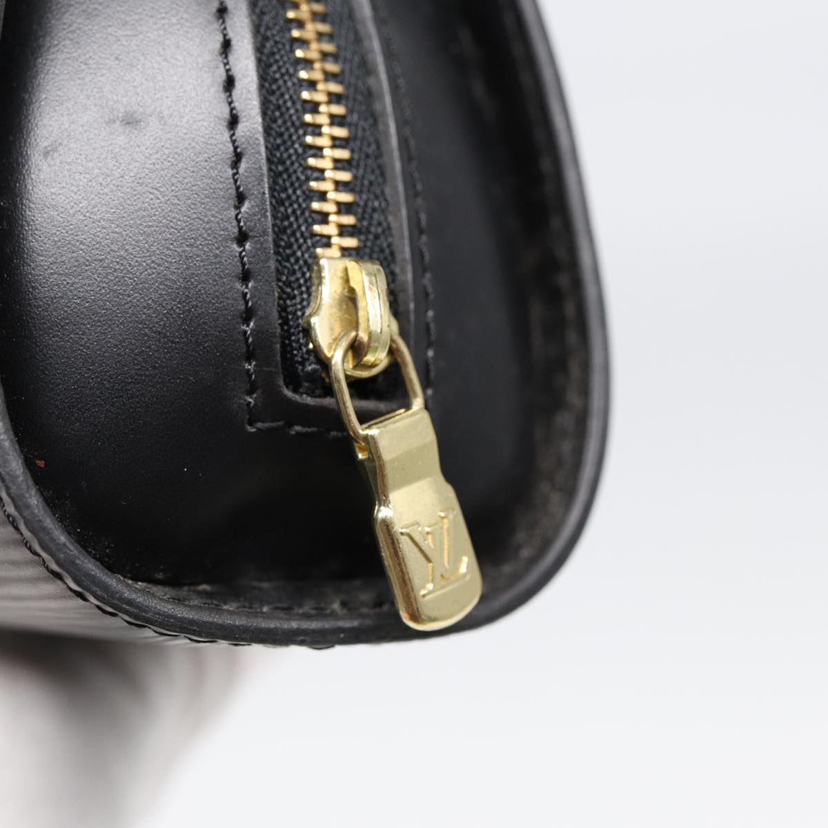 LOUIS VUITTON Epi Dauphine PM Pouch Black M48442 LV Auth 86512