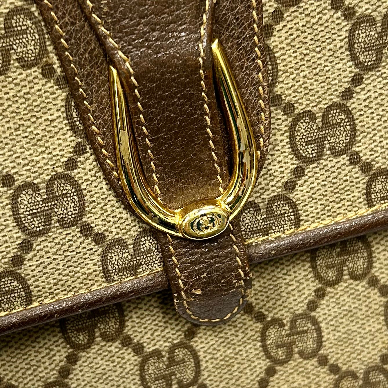 Crossbody Luxury Designer By Gucci  Size: Medium