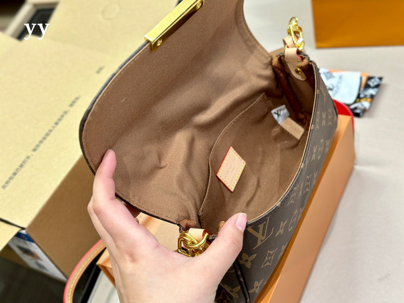 Alice Bags - Louis Vuittons  - 14990