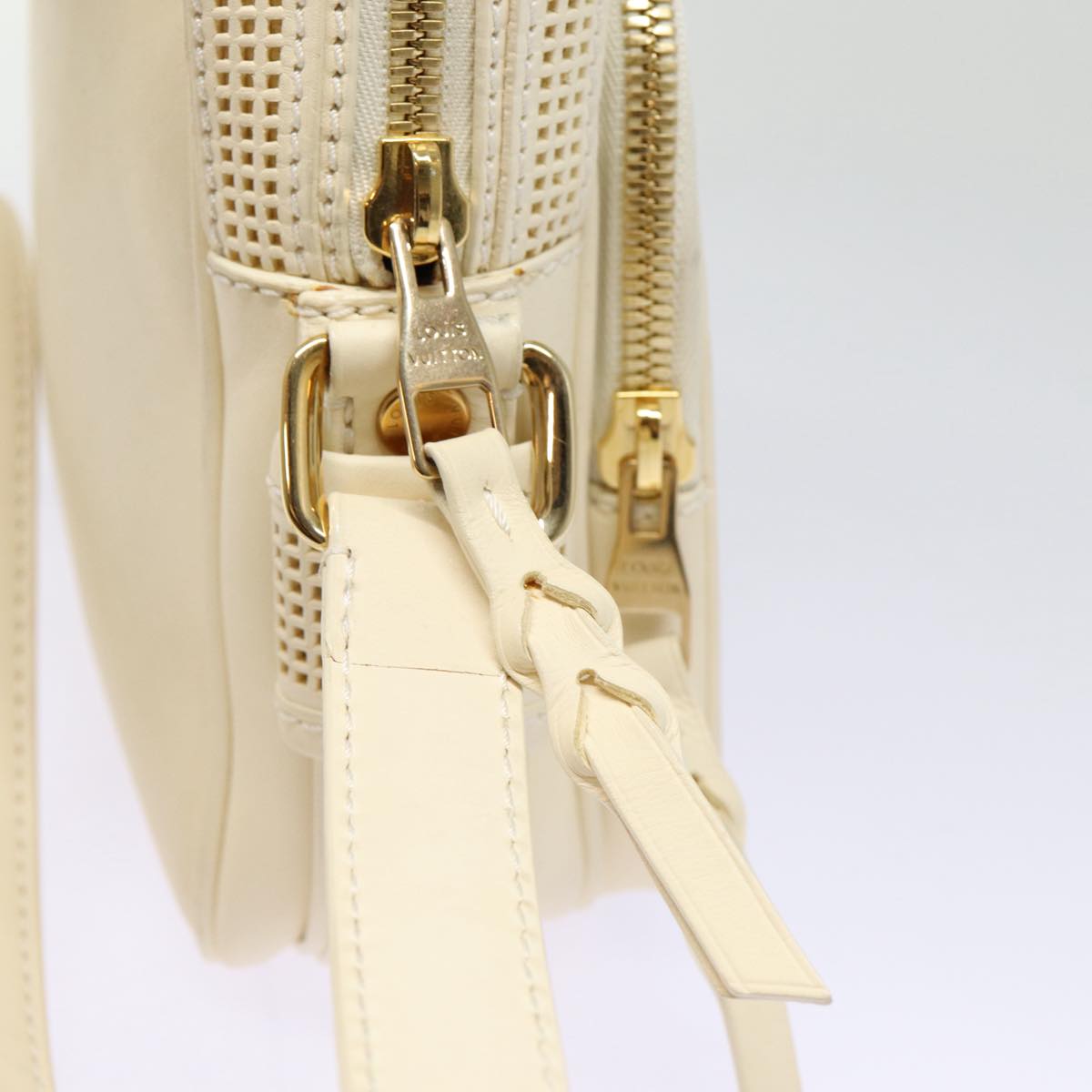 LOUIS VUITTON Cuir Bequia Trotteur MM Bag Leather White M95359 LV Auth 88027