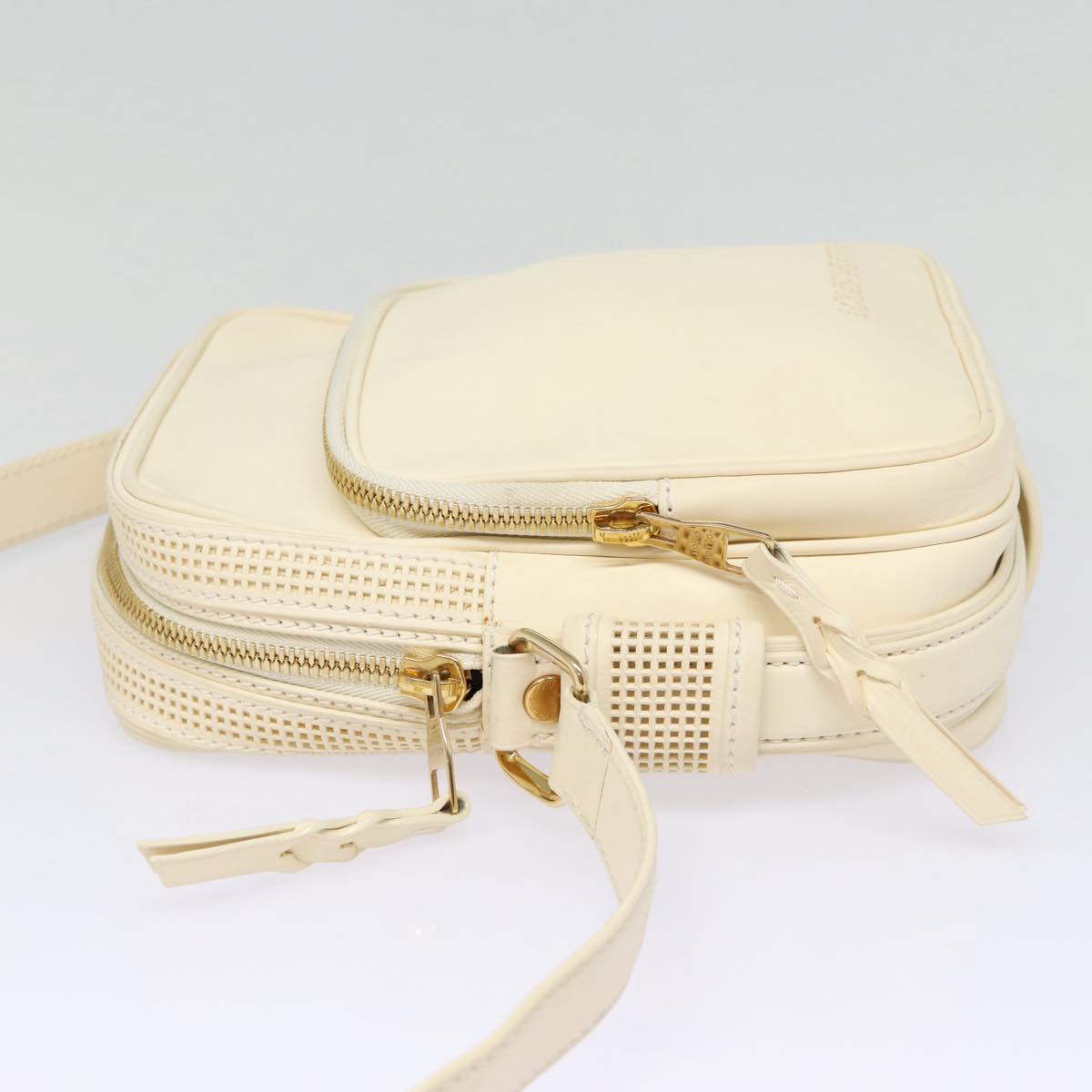 LOUIS VUITTON Cuir Bequia Trotteur MM Bag Leather White M95359 LV Auth 88027