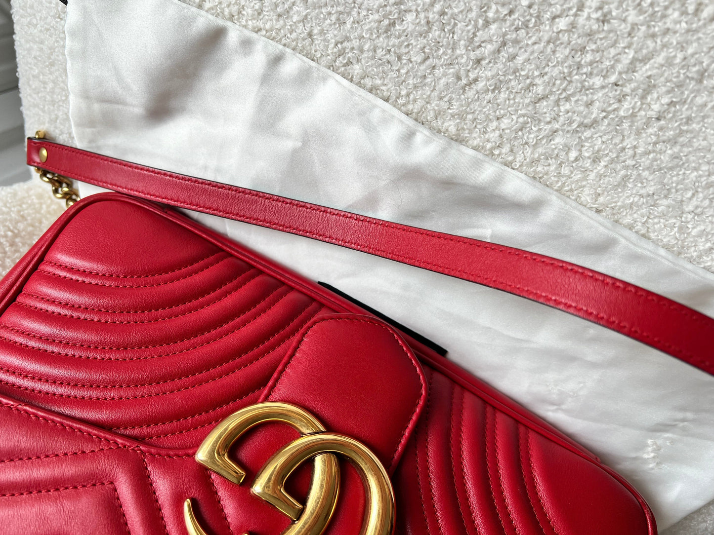 Gucci GG Hibiscus Red Marmont Medium Shoulder Bag (RRP £2,340)