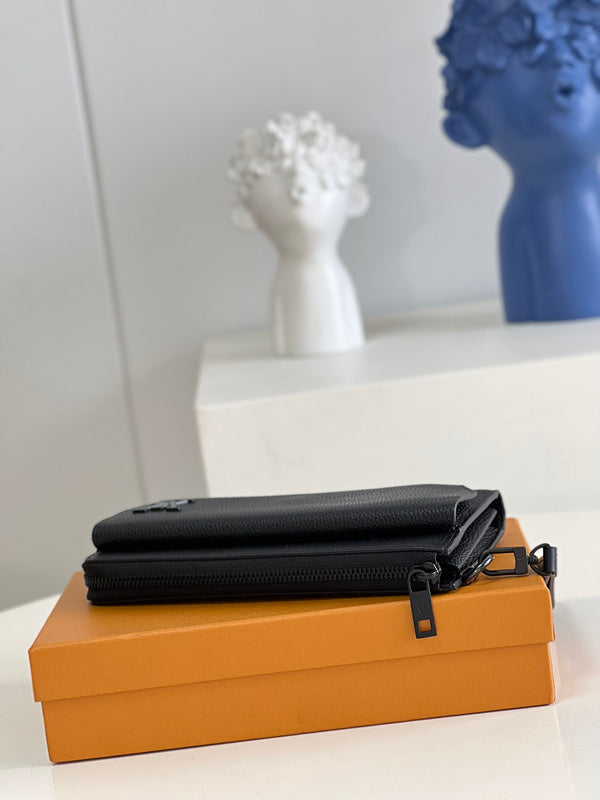 Alice Bags- Louis Vuittons  - 16546