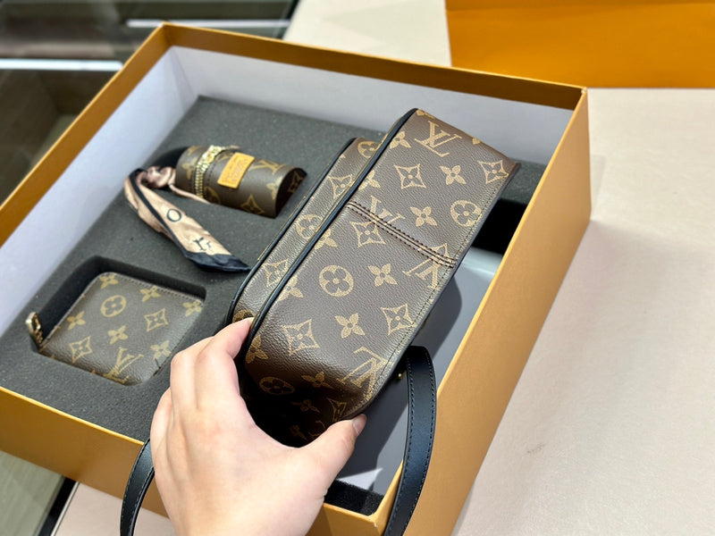 Alice bags - Louis Vuittons  - 14900